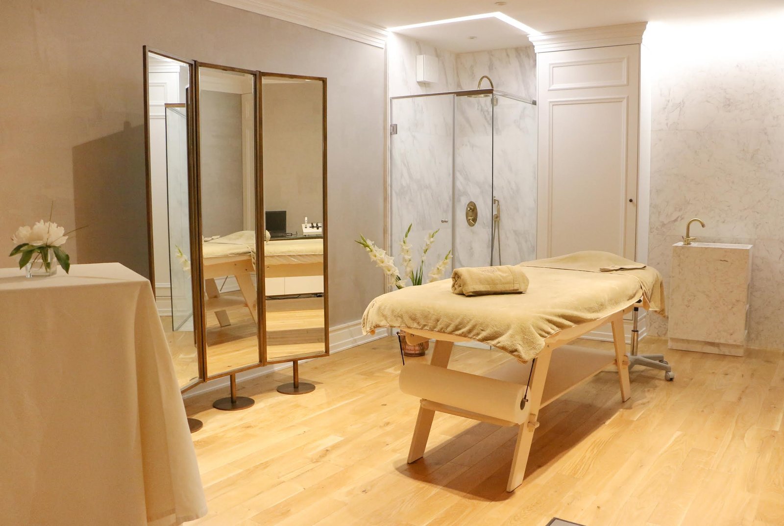 Faceology Tirana treatment room